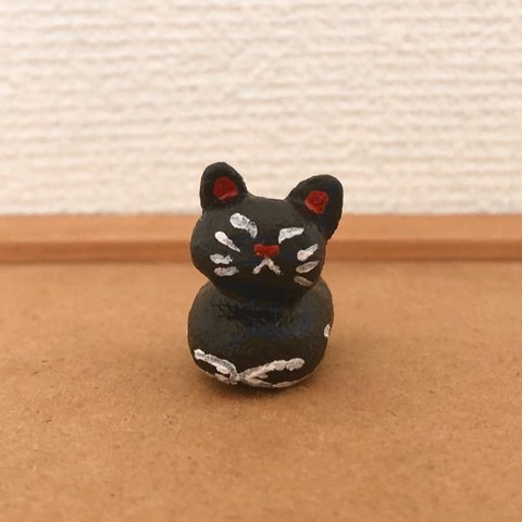 【送料無料】 石粉粘土置物   「香箱座り黒猫」