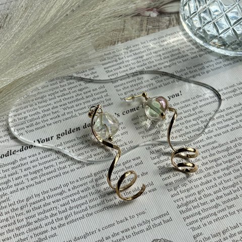 gold×aurora ぐるぐる　一粒ピアス　イヤリング　春