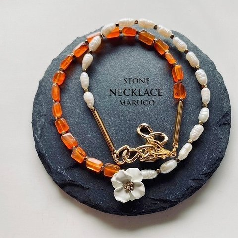 NC400-592カーネリアンAPRICOT+White FLOWER+Pearl*天然石ネックレス   *送料無料*