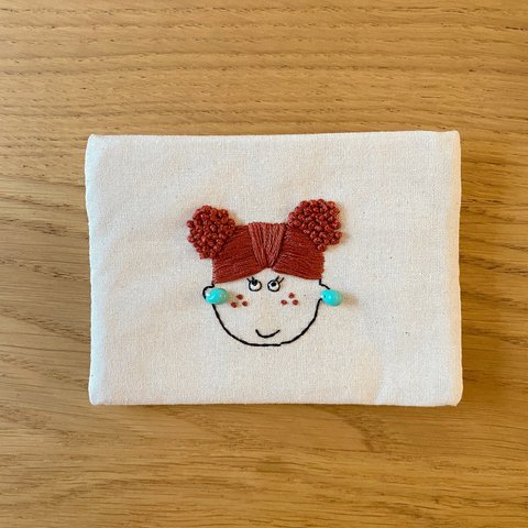 赤毛のファームガール刺繍のポケットティッシュポーチ