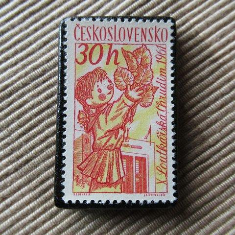 チェコスロバキア　童話切手ブローチ6628
