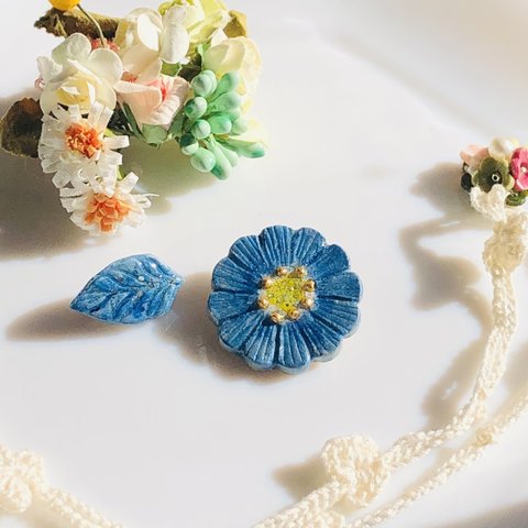 青いお花と葉っぱのブローチセット