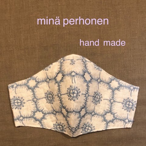 ミナペルホネン　新作anemone ライトベージュ×ライトブルー刺繍　マスク