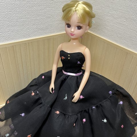 リカちゃん　ドット刺繍のドレス