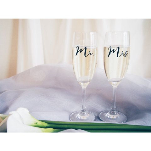 【アウトレット品】【送料込み】「Mr./Mrs.」ペアシャンパングラス♪（２脚セット）