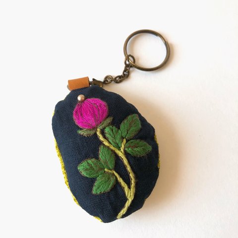 OHANA 刺繍キーホルダー 蕾