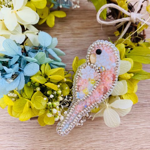 💗アキクサインコさん💗のビーズ刺繍ブローチ💗