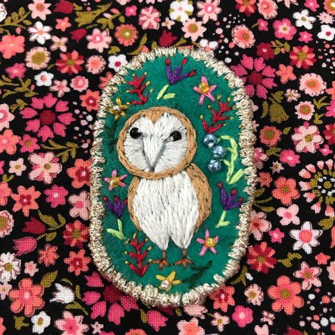 フクロウさんの刺繍ブローチ♪E