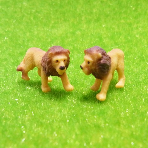 2個入り　ブリーランド　アニマル　ミニチュア　フィギア　動物　リアル　ジオラマ　パーツ　塗装済み　ゴム製　約2ｃｍ～4cm　ライオン
