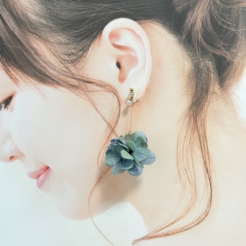 イヤリング　ピアス　アクセサリー　紫陽花　アジサイ　フラワーアクセサリー　花　お花　プリザーブドフラワー　本物のお花　ブルー・グリーン　チェーン