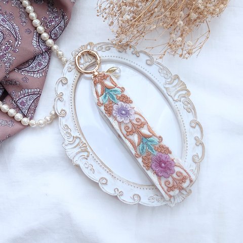 インド刺繍リボン の キーホルダー ストラップ ♡ アイスブルー