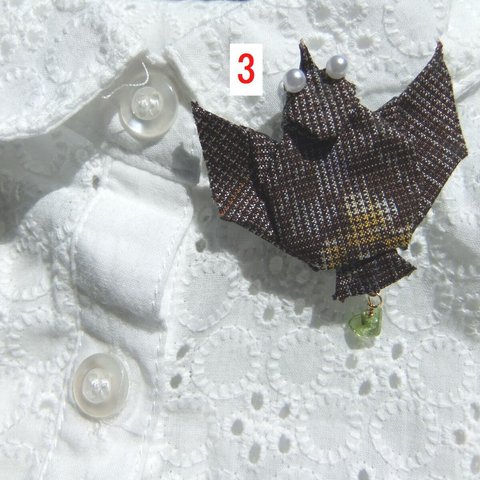大島紬の折り紙ブローチ（ふくらすずめ）3番
