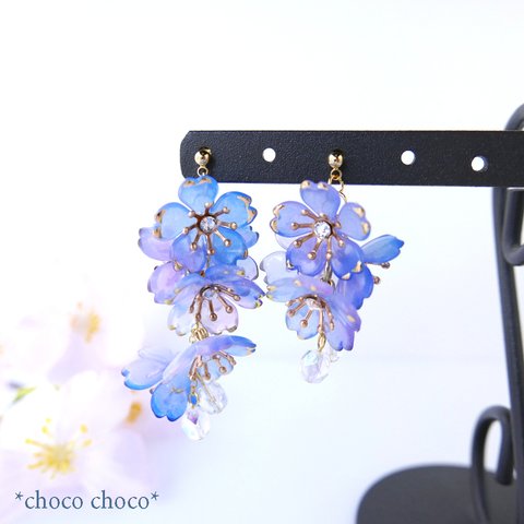 桜の耳飾り（青色）