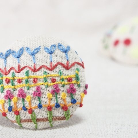 刺繍ブローチ サンプラー　ヘアゴム可 くるみボタン　送料無料