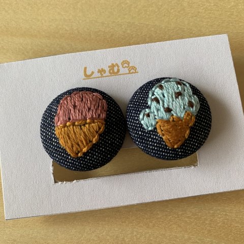 【アイスクリーム】手刺繍くるみボタンイヤリング