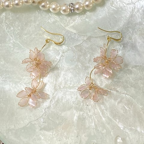 春風に舞う桜の耳飾り　イヤリング/ピアス