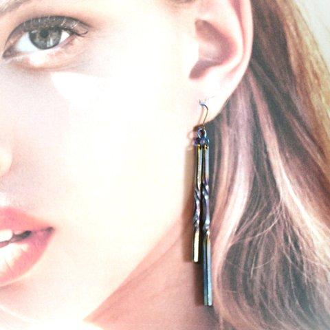 Titanium　pierced earrings=チタンの鍛造ピアス68mm=B