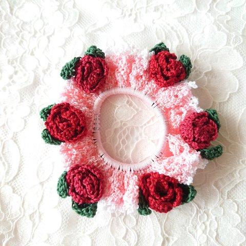シュシュ　ピンク＆赤薔薇　バラ　レース編み　手編み　かぎ編み　ハンドメイド