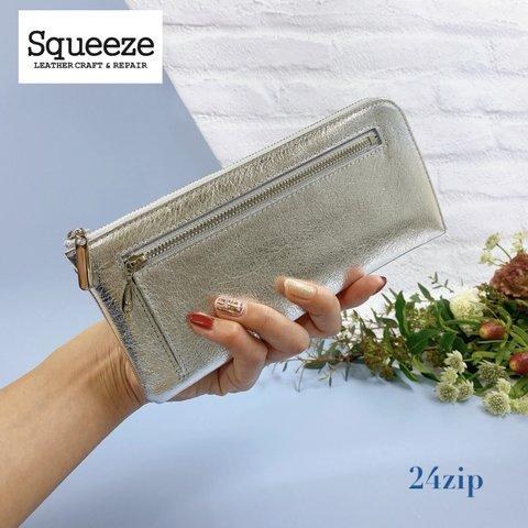 薄くて軽いL字長財布 24枚カードポケット　シルバー箔 Squeeze