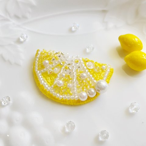 レモン刺繍の夏ブローチ　