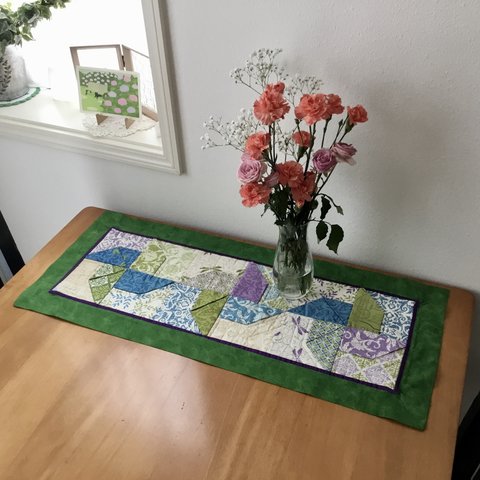 ボタニカル三次元風車パッチワークキルトテーブルランナー、Botanical 3D pinwheel table runner