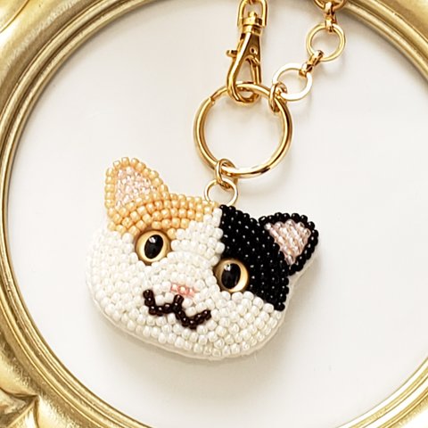 三毛猫　ビーズ刺繍バッグチャーム