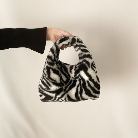 アニマルファーバッグ　ゼブラ　animal ecofur handbag  zebra