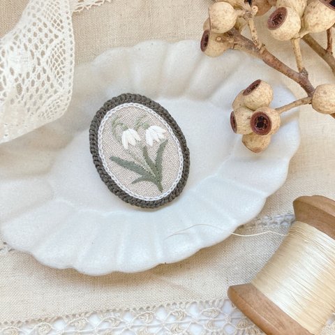 ⚘2月の草花⚘スノードロップの刺繍ブローチ