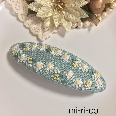 マーガレットとミモザの花刺繍 バレッタ