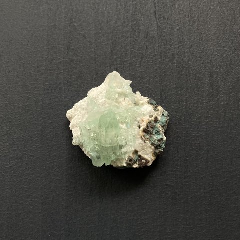 Green apophyllite (グリーンアポフィライト) インドマハーラーシュトラ州アラウンガーバード地区産