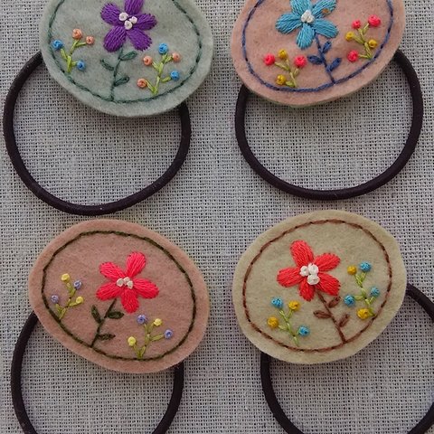 刺繍の小花ヘアゴム