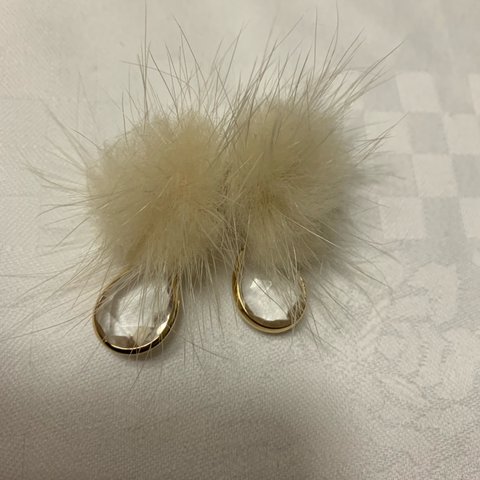 ファーと雫のピアス