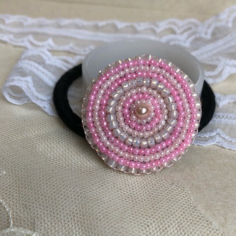 ビーズ刺繍のヘアゴム