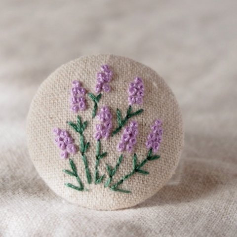 刺繍ブローチ ムスカリ(パープル)ヘアゴム可 くるみボタン　送料無料