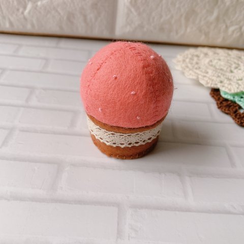 カップケーキの針山 いちご味❤︎かわいい針刺し・ピンクッションをお探しの方に❤︎