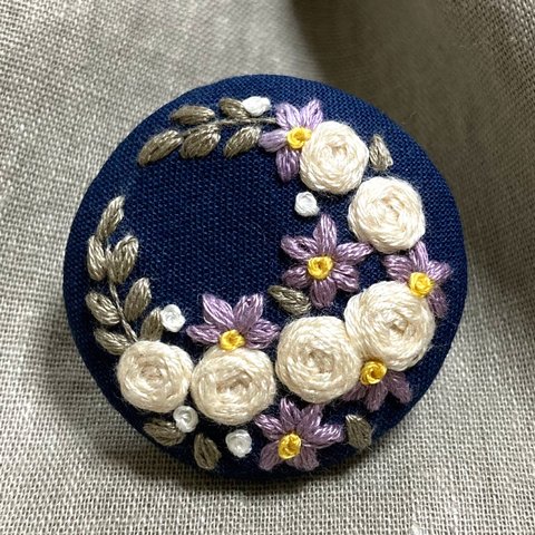 刺繍 ブローチ　お花のリース