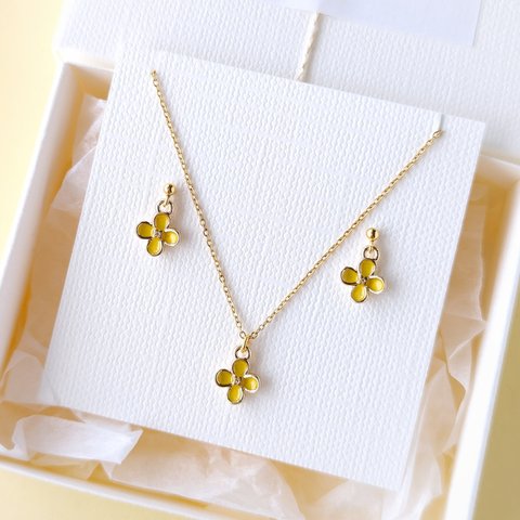 ✳2点セット✳ 小さな菜の花の1粒プチピアス/イヤリング＆ネックレスセット (送料無料)