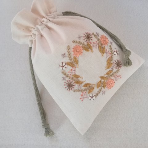 フラワーリース(クリーム)🌼刺繍巾着袋コットン100%