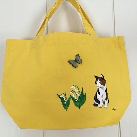ランチバッグに🌸花言葉は純粋。再び幸せが訪れる🌸鈴蘭と猫ちゃんの幸運の黄色い手描きバッグ