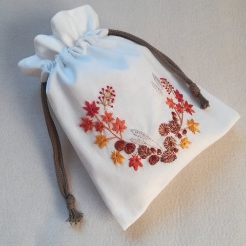 Autumn &Winter leaves(White)🌼刺繍巾着袋コットン100%