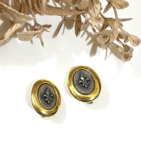 0496VINTAGE MONET   百合の紋章アンティークGD EARRING MONETヴィンテージ　イヤリング　アンティーク  クラシカル　クリップ　　カジュアル　入学　卒業　シルバー