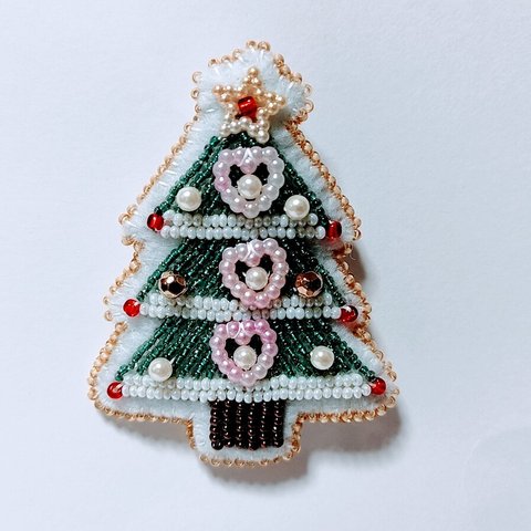 ビーズ刺繍 クリスマスツリーのブローチ(ピンク)