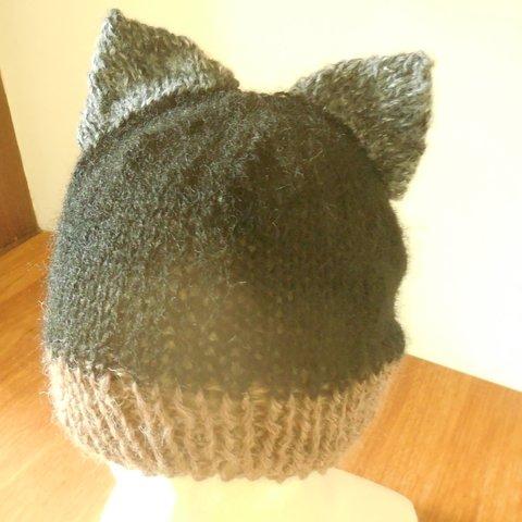 ふんわりモヘアで編んだ黒猫帽子