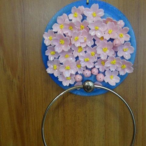 樹脂粘土で作った桜、さくらの花のタオル掛け