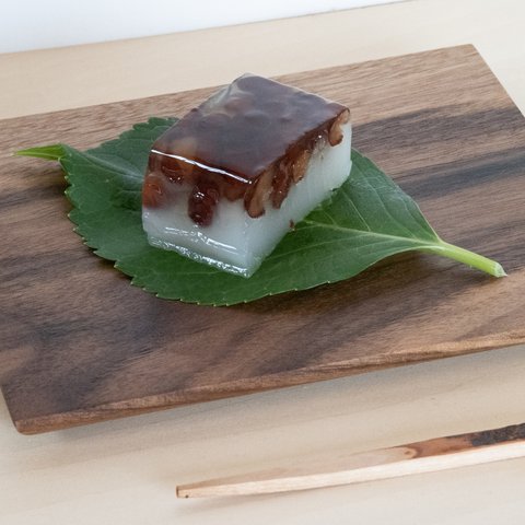 木の和菓子皿「kakuchoco」 ウォールナット無垢材　平皿