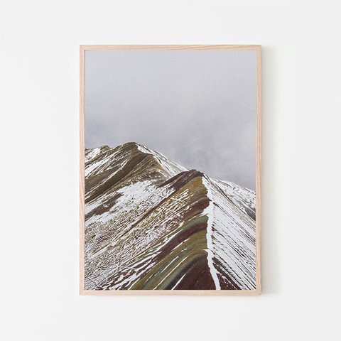 雪で覆われたレインボーマウンテン / ポスター 写真 虹色 ペルー 自然 曇り Vinicunca アート 
