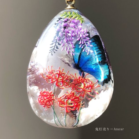 紅彼岸花に藤の花とモルフォ蝶の雲レジン　オルゴナイト　蓄光三日月入り　ネックレス