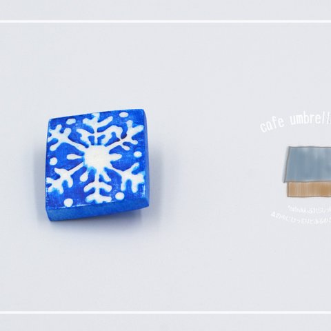 四角い雪の結晶ブローチ　ブルー