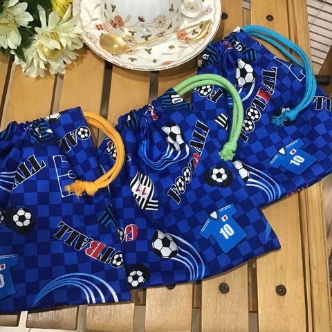 ⭐️本日のお買い得⭐️【再8】上質18×18ブルーサッカー❤️男の子コップ袋ひも色12色( 歯ブラシ入れ、ランチョンマット入れ、おやつ入れなどに) 卒園記念品賜わります⭐️