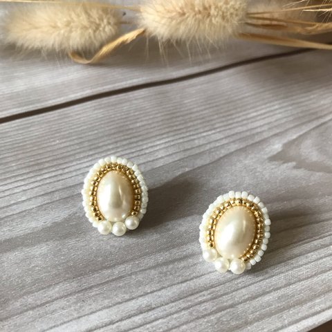 アンティーク調ビーズ刺繍のピアス